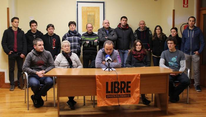 Argazki erraldoia aterako dute Azpeitiko Izarraitz pilotalekuan, auzipetutako bi gazteen alde