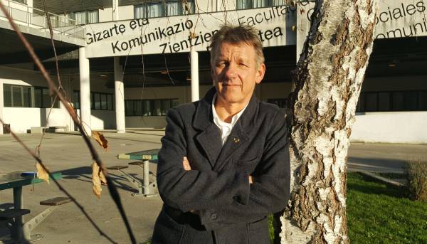 "Demokraziaren berezko ezaugarria da gatazkak edukitzea"