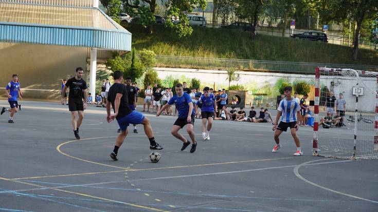 Sarraski, Mentxe Senperue, Pintxo United eta Begi Gazte, Gaztetxeko Futbito Txapelketako finalera
