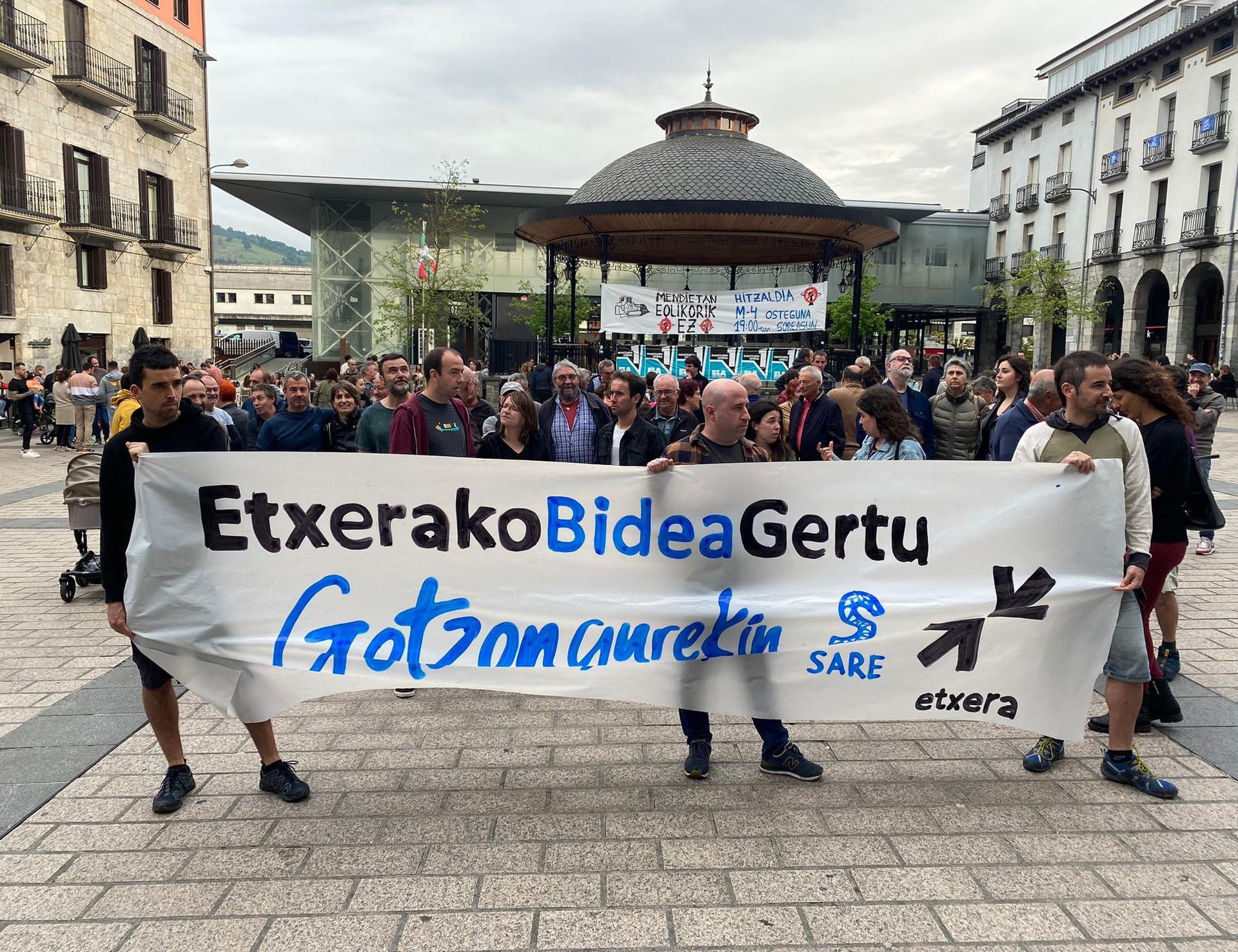 Euskal presoen eta iheslarien eskubideen alde elkartuko dira bihar plazan