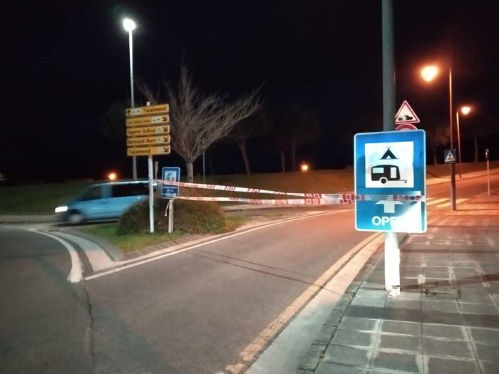 Moto gidari bat hil da istripuz Zarautzen, Talai Mendi inguruan