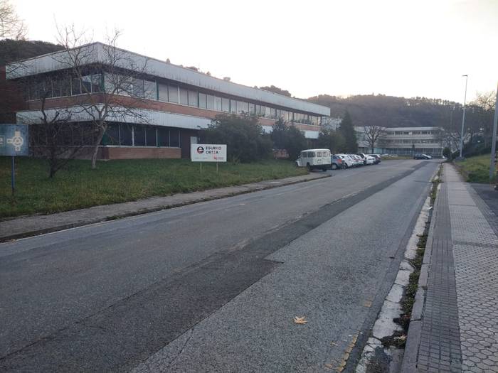 Elkarretaratzea egingo dute bihar Zumaian, larunbatean 45 urteko langilea hil zen enpresaren aurrean