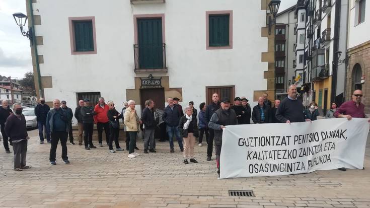Zumaiako pentsiodunak: "Gizarte justuago baterantz mugituko gaituen motorra bultzatzen saiatzen ari gara"