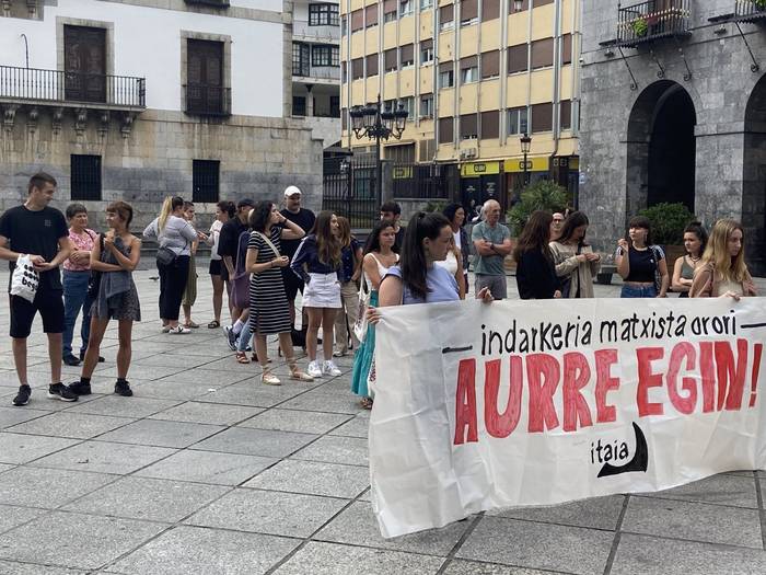 Gogor gaitzetsi dute Iruñeko hilketa matxista