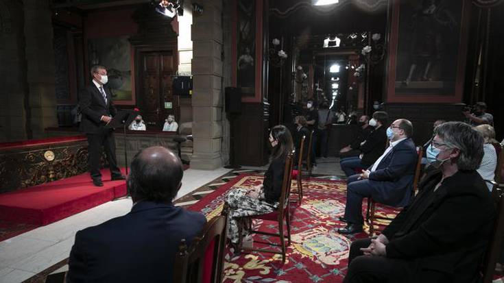 Nazien kontzentrazio esparruetara deportatutako zarauztarrak omendu dituzte gaur