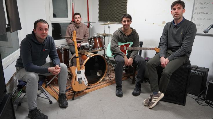 Pertz musika taldea, ikasiz azalberritzen