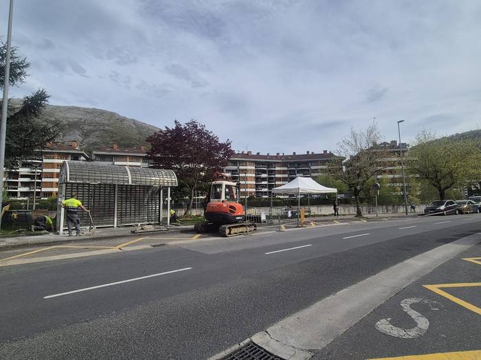 Sanjuandegiko autobus geltokietako markesinak aldatzeko lanak hasi dituzte