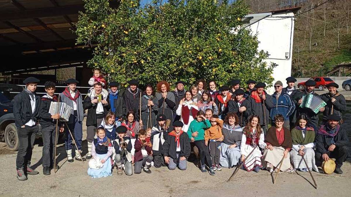 Koplak kantari ibili dira Arroabean eta Lasaon ere