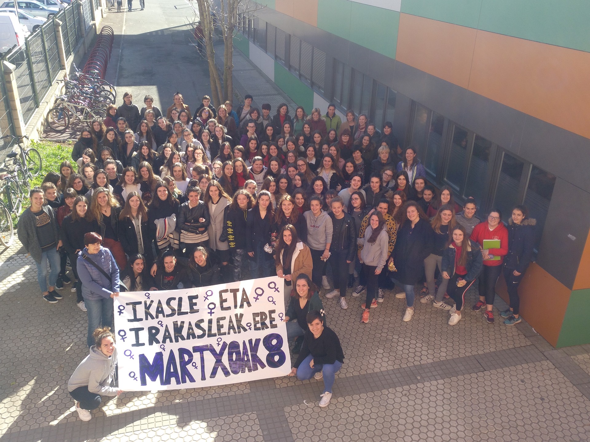 Martxoak 8an emakumeok grebara