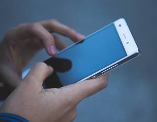 Altxa Burua Oriok Gabonetan haur eta gaztetxoei smartphonik ez oparitzea gomendatu du