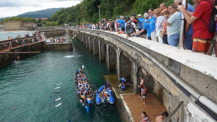 Txanda irabazi, eta hirugarren amaitu du Zarautzek etxeko estropada