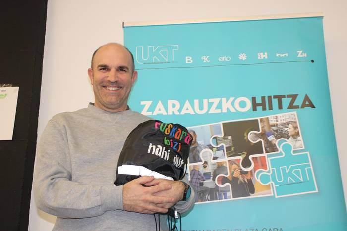 Urola Kostako Hitzak eman du Euskararen Eguneko porrako saria