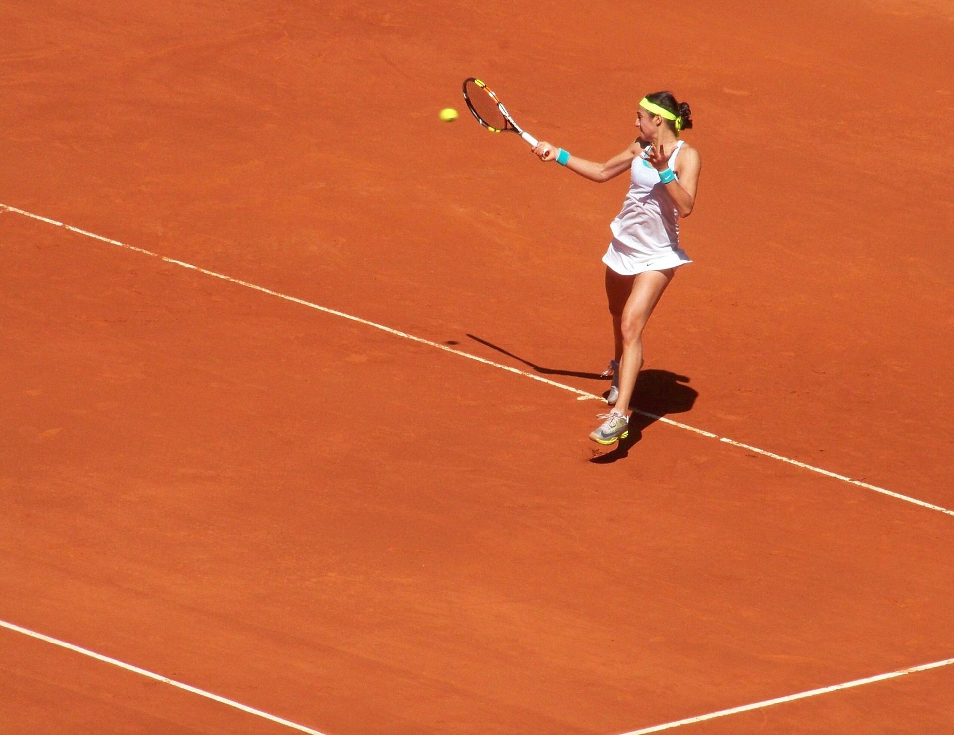 Gaur hasiko da emakumeentzako tenis ikastaroa