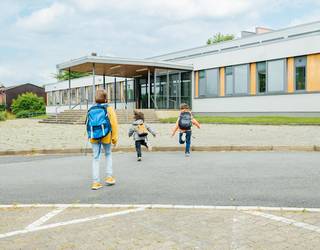 Eraikinak baino gehiago: hezkuntzaren parte diren espazioak