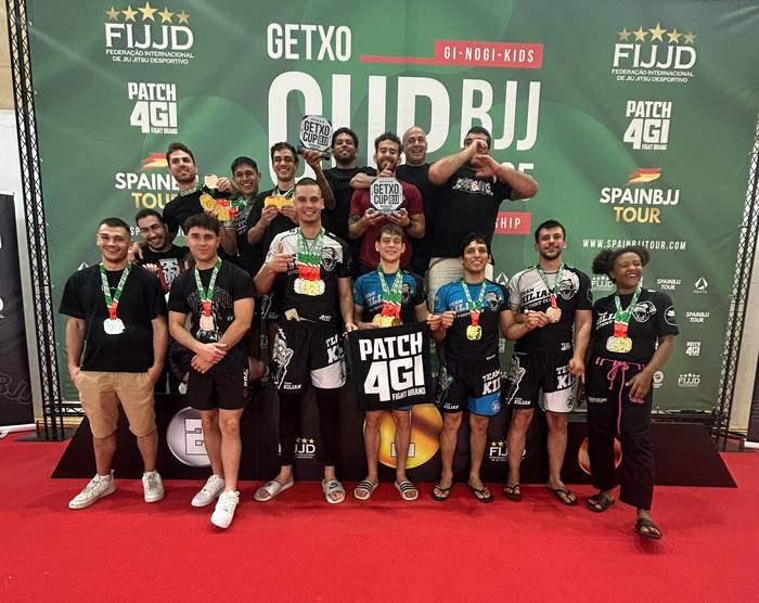 Lotus Club Jiu Jitsu taldeko kideak dominekin itzuli dira Getxotik
