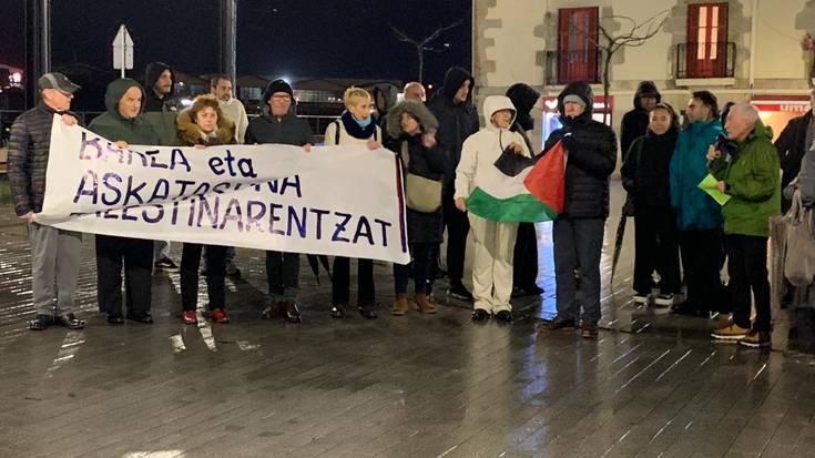 Palestinar herriaren alde elkartu dira oriotarrak Herriko Plazan