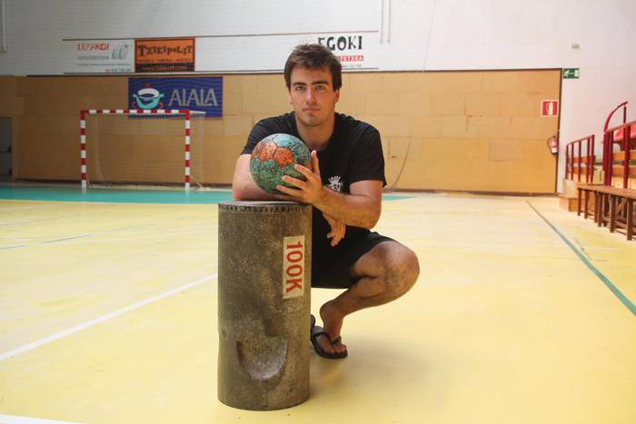 Xabat Olaizola: "Oilo ipurdia jartzen zitzaidan harria jasotzeko momentuan"