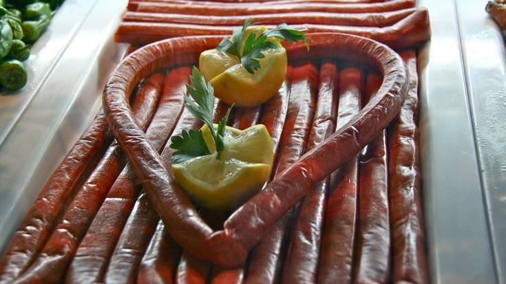 HARA! Sei kilo txistorra Zurekin elkarteko kideentzat