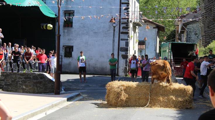 Festa giroa nagusitu da Nuarbeko Trinidade jaietan