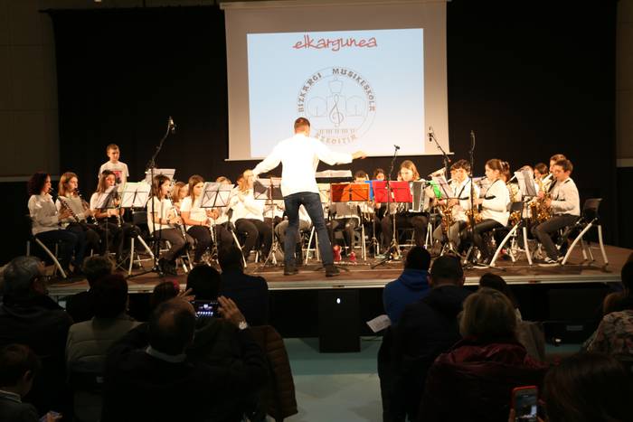 Bizkargi Musika eta Dantza Eskolaren ikasturte bukaerako jaialdia