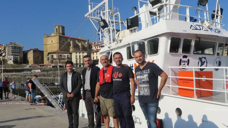 Getariako portuan aurkeztu dute Mediterraneoan erreskate misioetara doan ‘Aita Mari’ ontzia