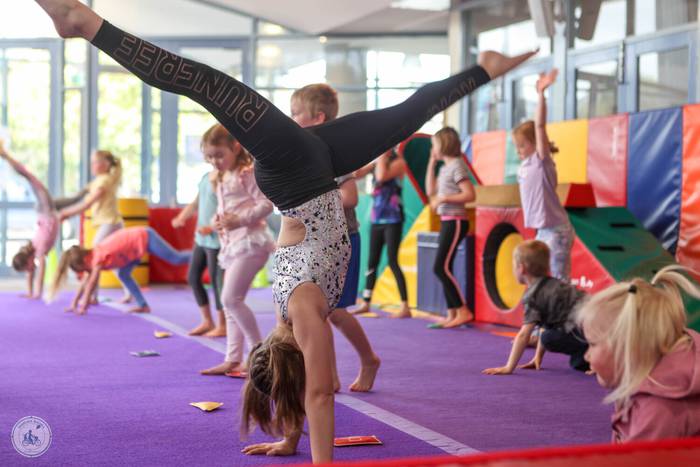 Haurrentzako jarduerak antolatu dituzte ostiraletan Aritzbatalde kiroldegian
