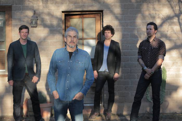 Howe Gelb Piano Trioren jazz doinuak entzugai