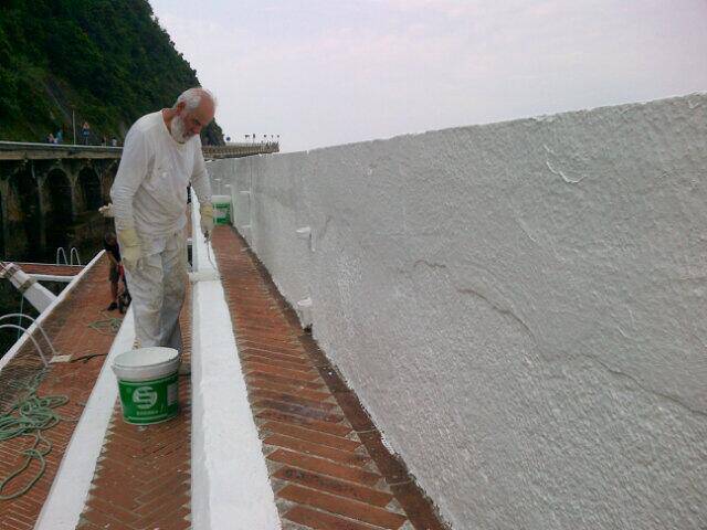 Zarauzko moila pintatu dute, bost urte eta gero