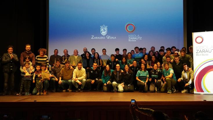 Lan eskergak baduelako saririk