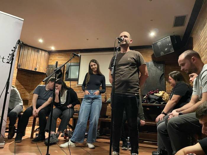 Eta dantzan jarraitzen dugu