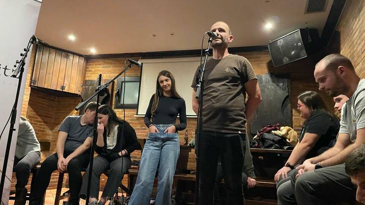 Eta dantzan jarraitzen dugu