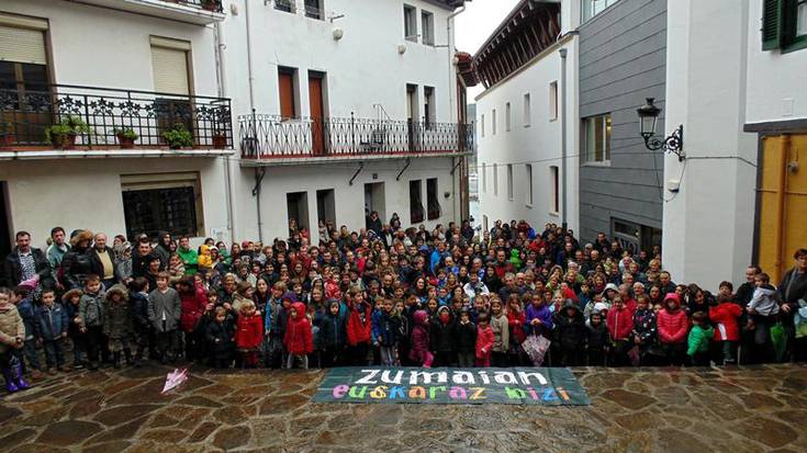 ARGAZKIA: Zumaiako herria euskararen alde