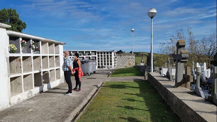 Eskualdeko hilerriak inoiz baino lasaiago Santu Guztien Egunean