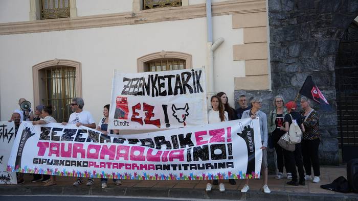 Zezenketen aurkako elkarretaratzea egingo dute San Inazio egunean