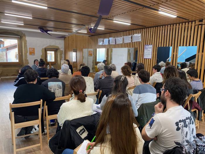 Zahartzeko dauden manerak, literaturatik ulertu nahian