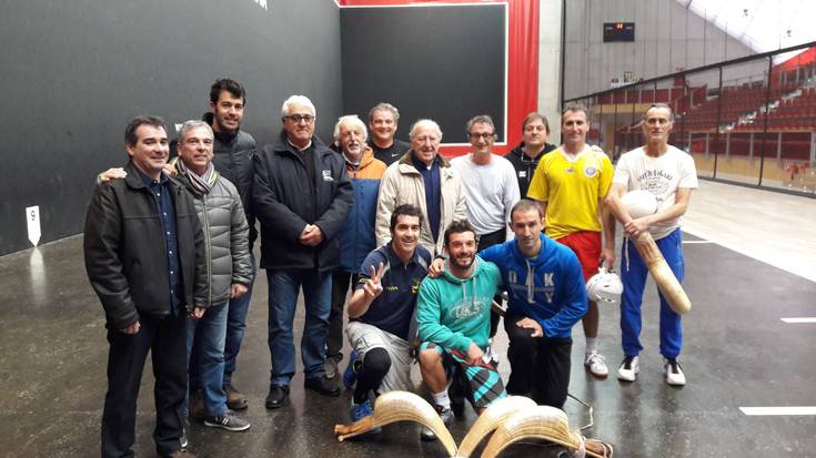 Hossegorreko lagunen omenaldia jaso du  Manuel Mugerzak