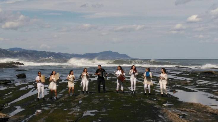 Kepa Junkerak Zumaian grabatu zuen igandean bere bideoklip berria