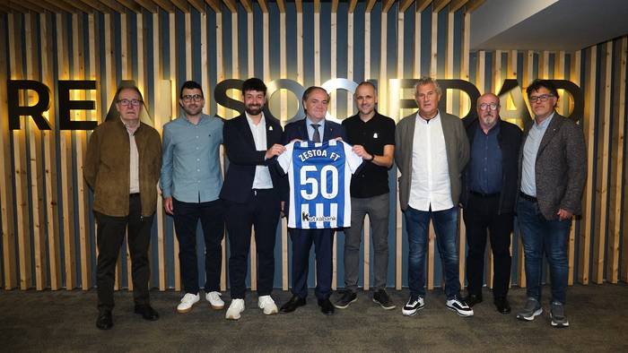 Realaren aitortza jaso du Zestoako futbol taldeak, mende erdiko ibilbideagatik