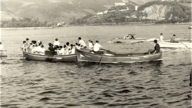 Ibilgailu anfibio bat Zumaian, 1960ko hamarkadan