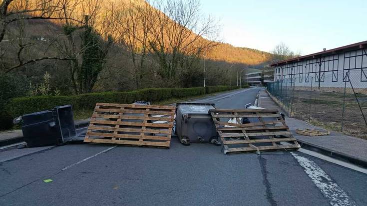 Piketeak eta tentsio uneak, grebaren lehen orduetan