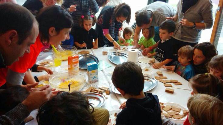 Txiribueltak antolatutako tailerren argazki bilduma