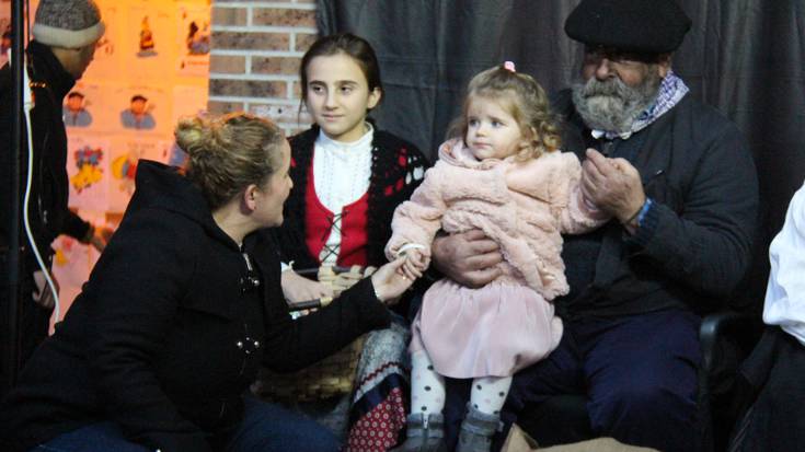 Olentzero eta Mari Domingi eskutitzak jasotzen