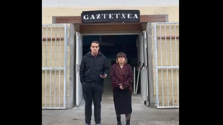 Beste behin Hiruputzun indarrez sartu izana salatu dute gaztetxeko kideek