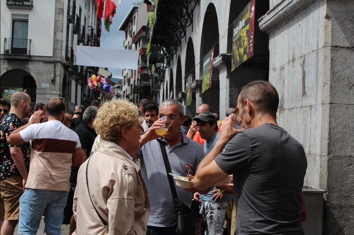 Festa nahi duenarentzat, Santio eguna