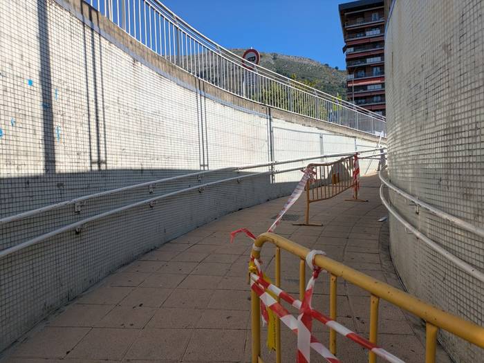 Sanjuandegiko oinezkoen pasabidea txukuntzeko eta argitzeko lanak hasi ditu udalak