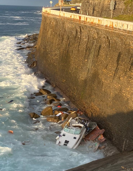 Ontzi batek istripua izan du Izustarri parean