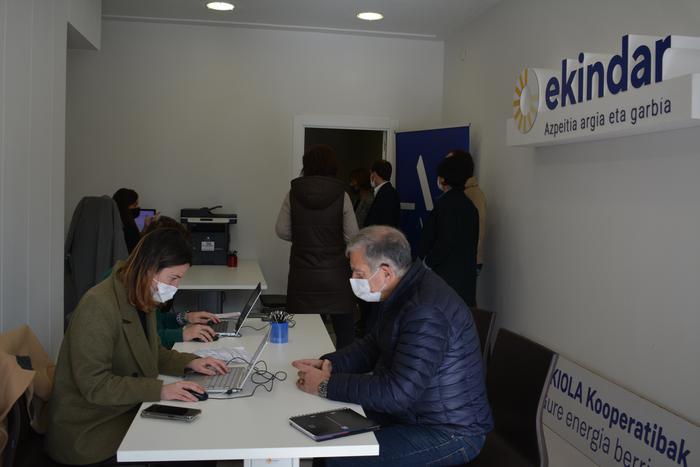 600 bazkidetza prozedura hasita, bihar itxiko dute Ekindarren bulegoa