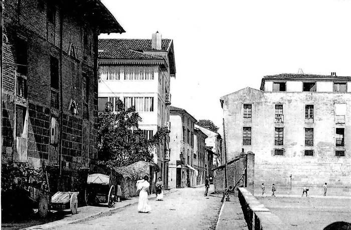 HARA! Zein da argazkian ageri den lekua?