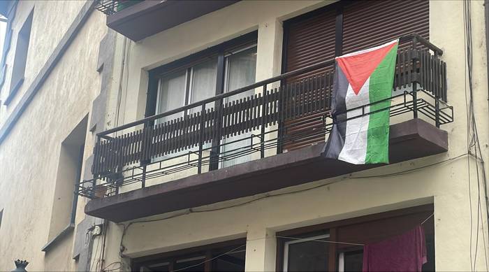 Palestinarekiko elkartasuna herriko seiehun balkoitara eraman nahi du Elkar-ekinek