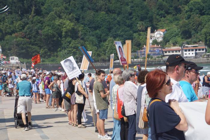 Salbuespenezko espetxe politika salatu dute Zarautzen eta Orion